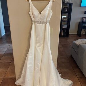 Davids Bridal Wedding Dress size 8